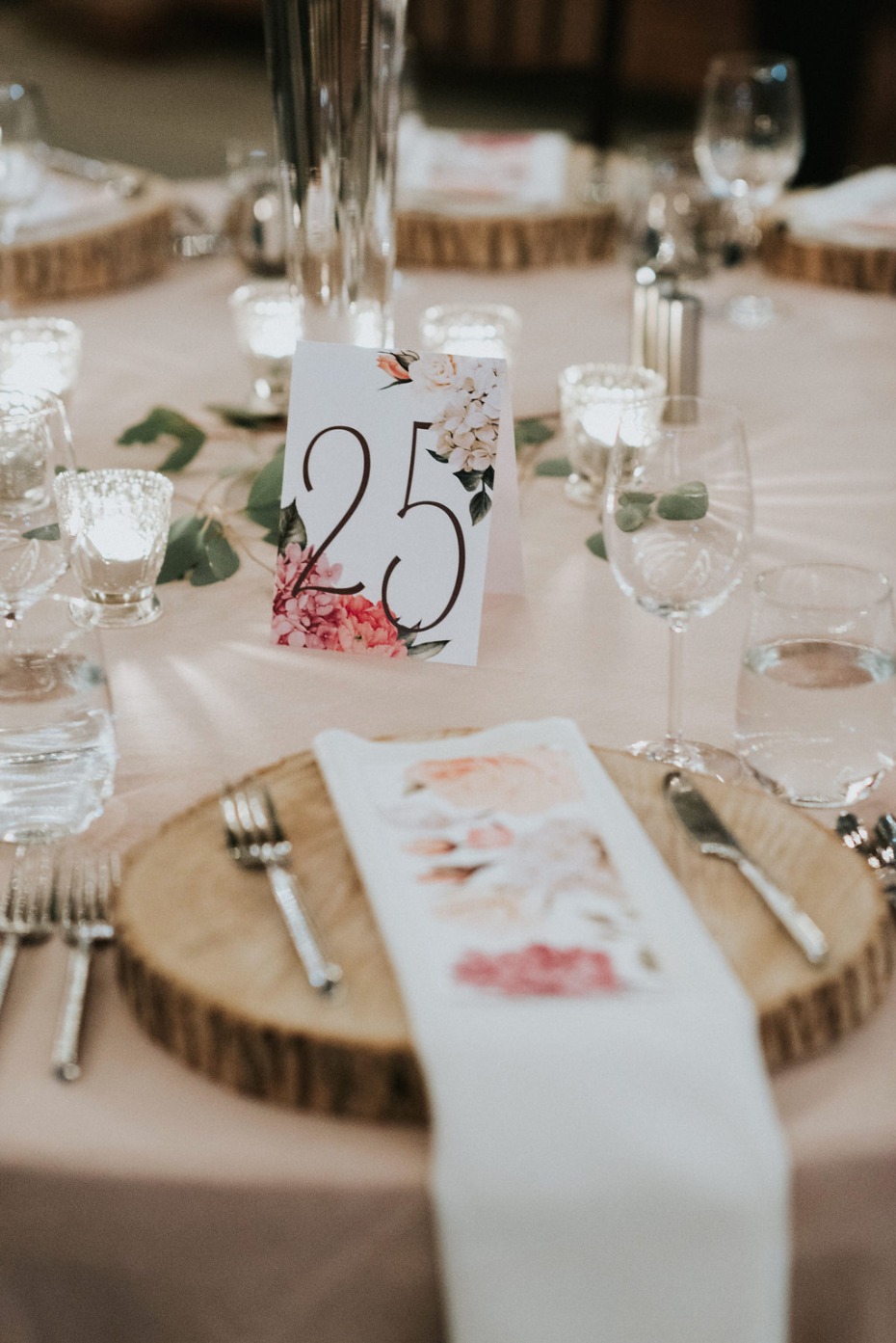 floral and rustic wedding table decor