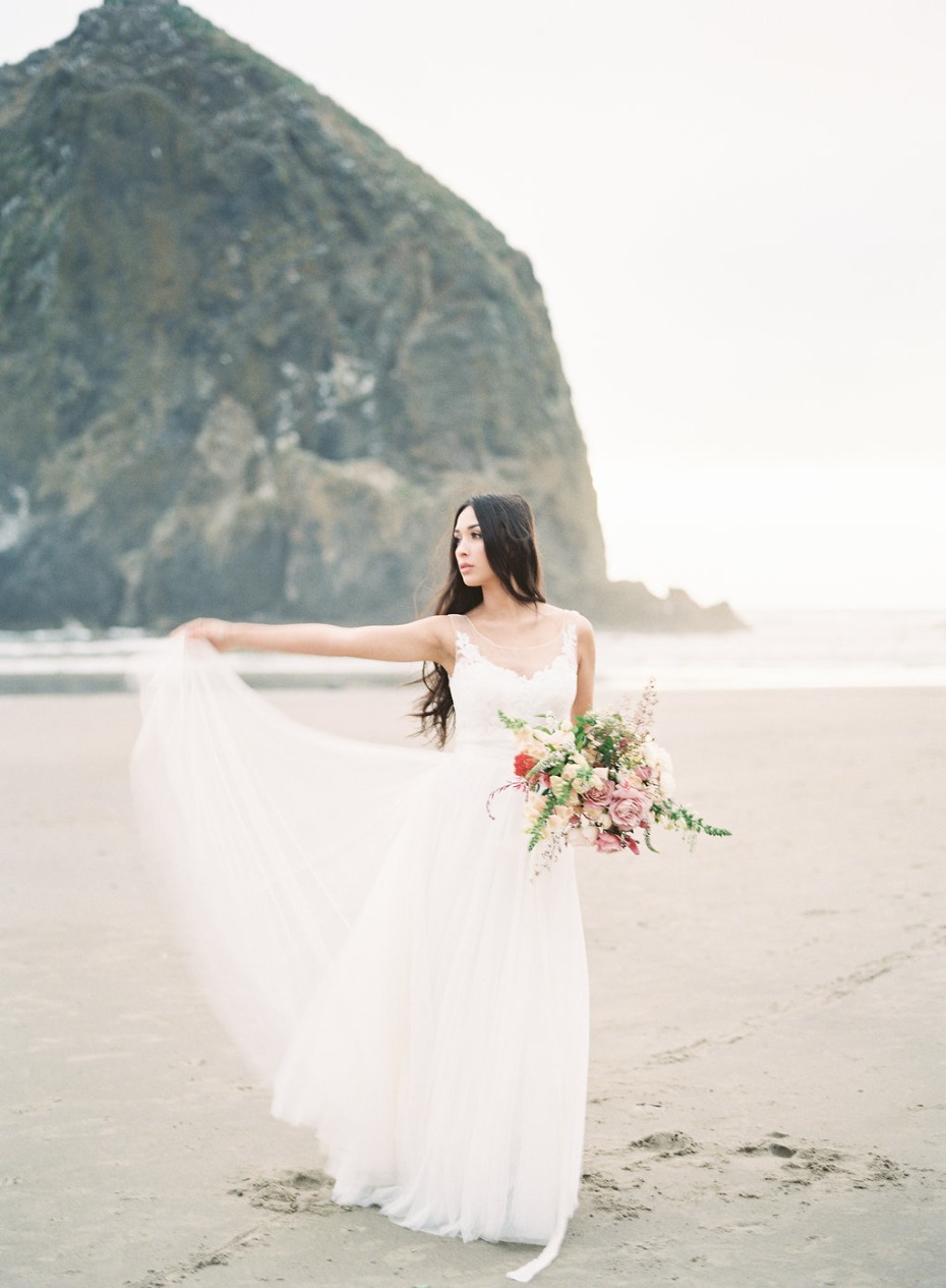 Free-flowing bridal inspiration for you