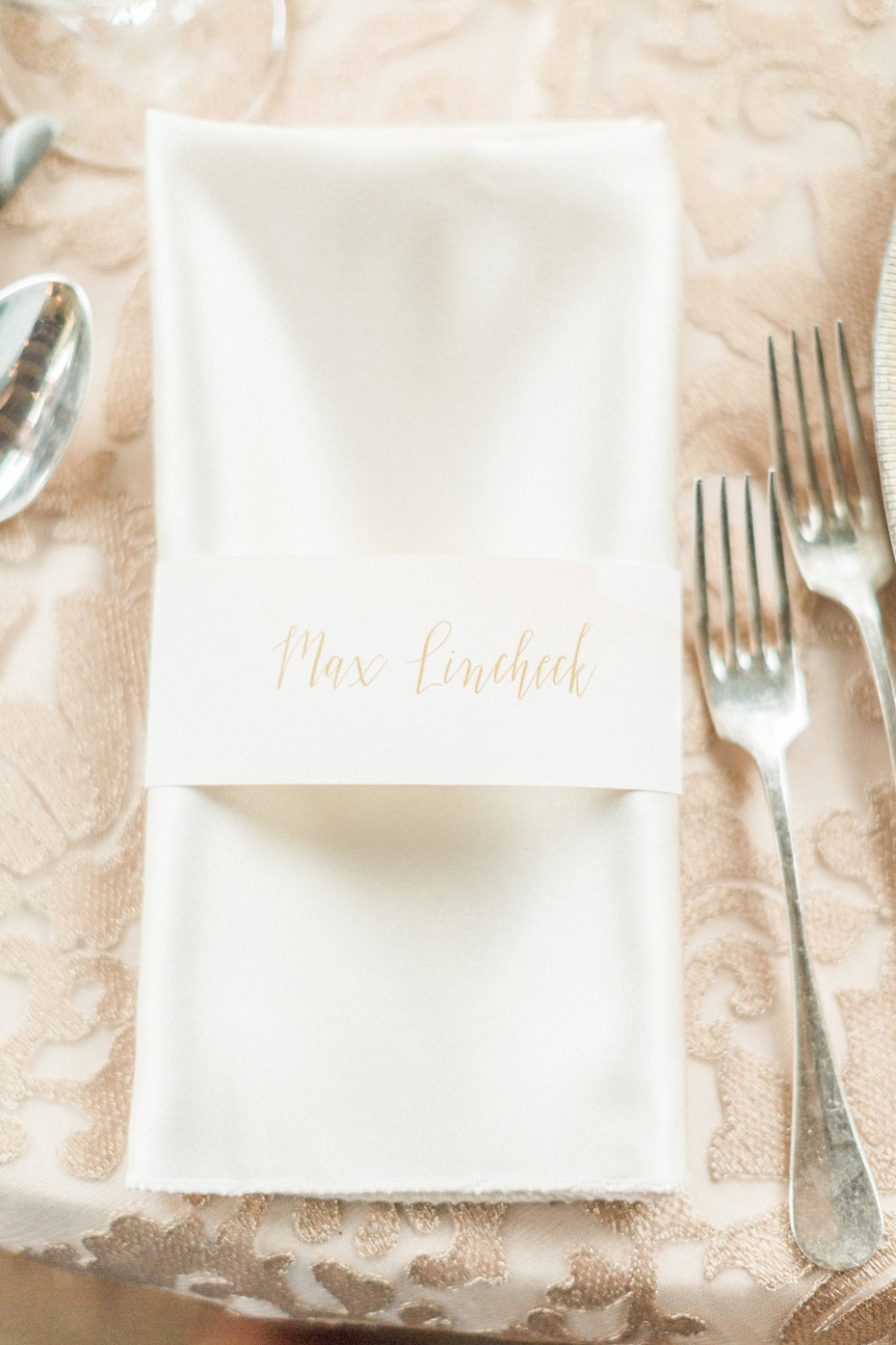 place card and linens