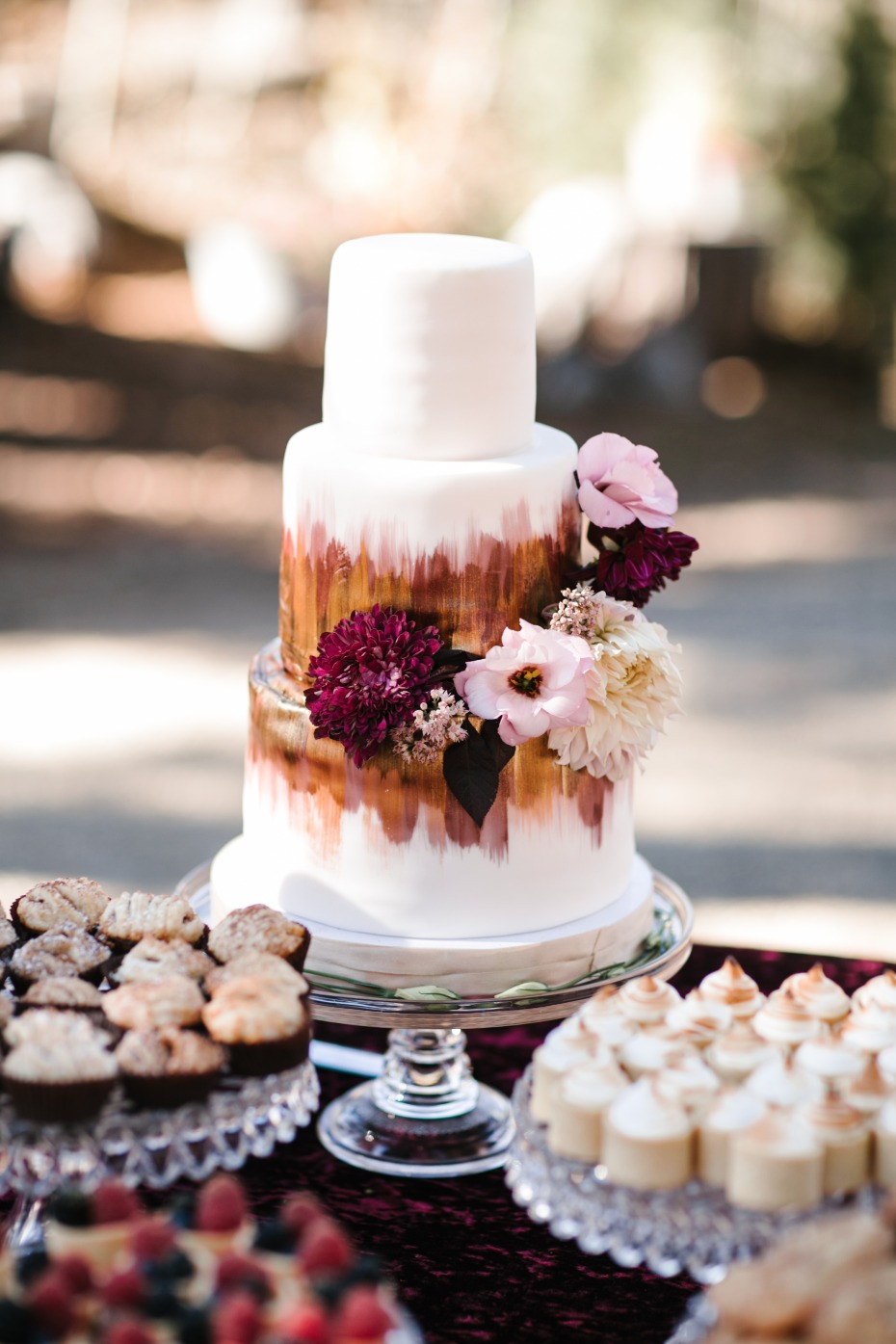 gold and burgundy wedding cake