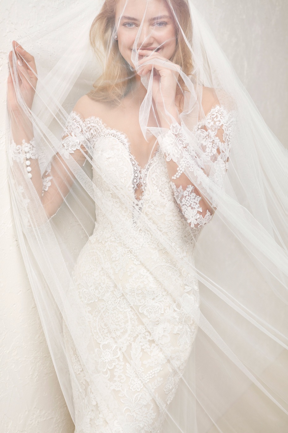 lace v cut wedding dress and wedding veil pronovias