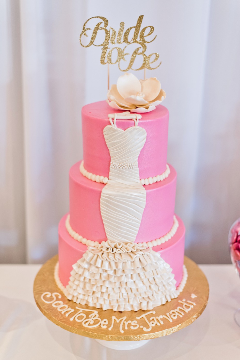 Bride to be bridal shower cake