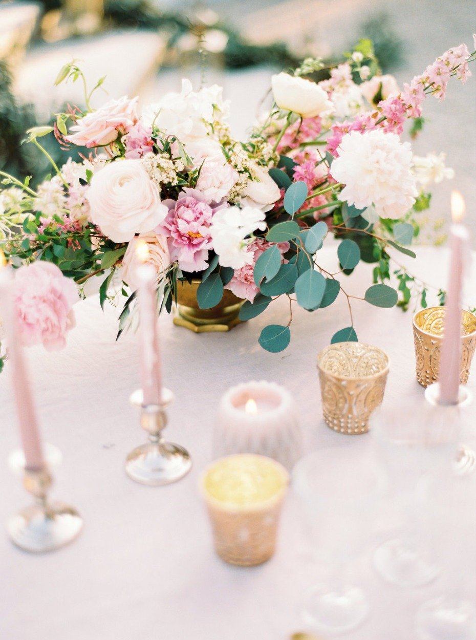 Blush and gold table with dreamy florals
