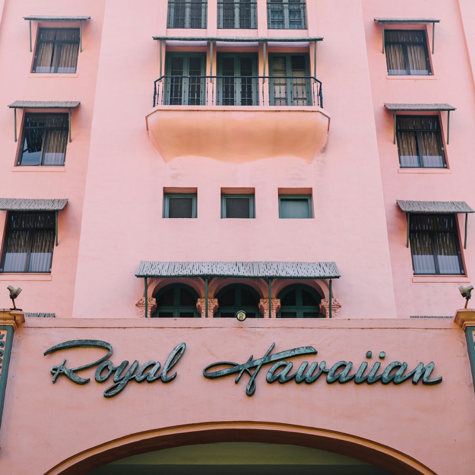 The Royal Hawaiian is the pinkest place you can get married