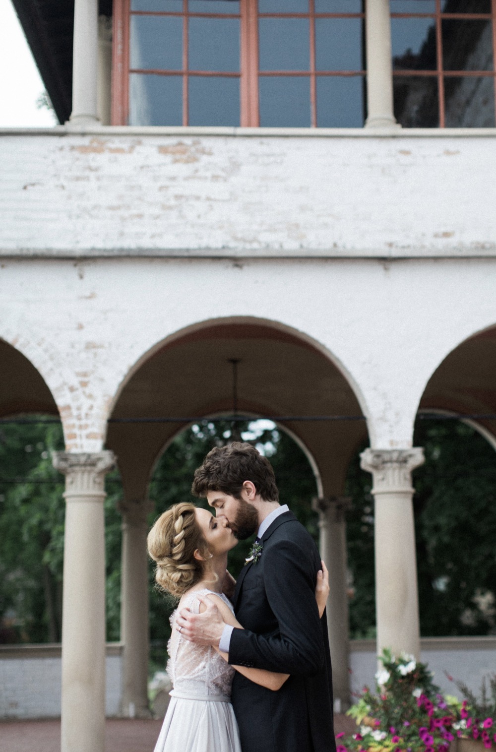 villa-terrace-is-an-italian-wedding