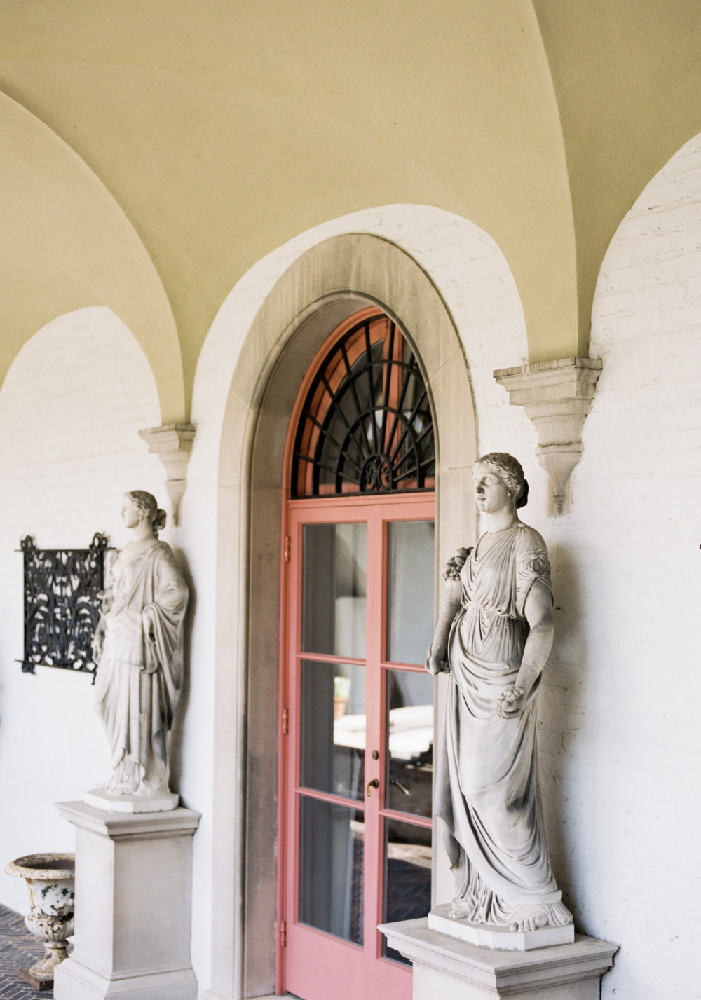 villa-terrace-is-an-italian-wedding