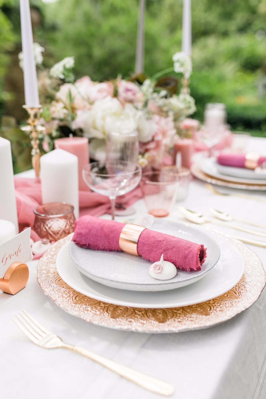 Pink and gold table details
