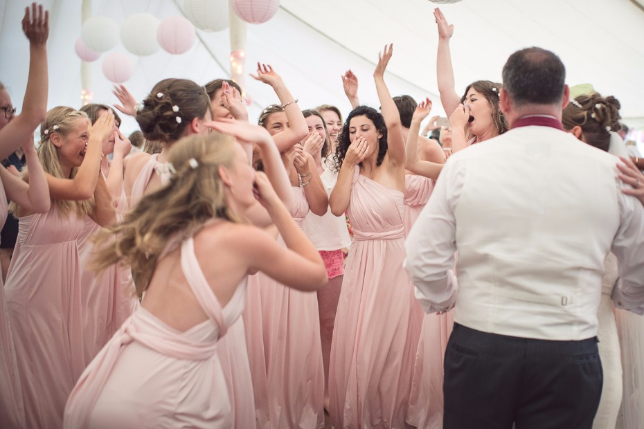 5 Reasons Youâll Want to Have a Huge Bridal Party