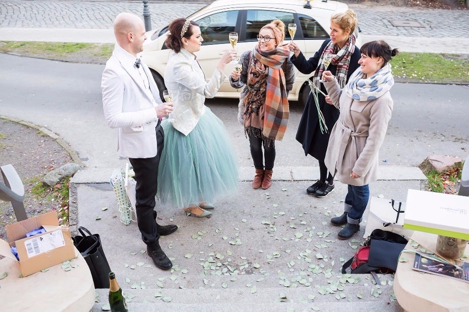 5 Reasons a Microwedding Might Totally Work for You