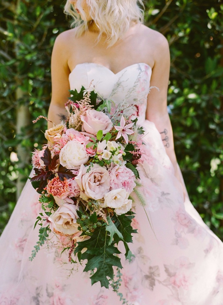 7 Fabulous Ways To Use Flowers On Your Wedding Day!