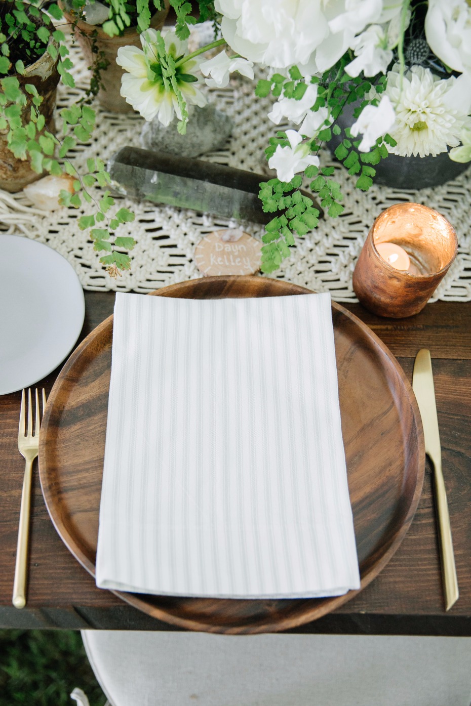 Wood plates and gold flatware