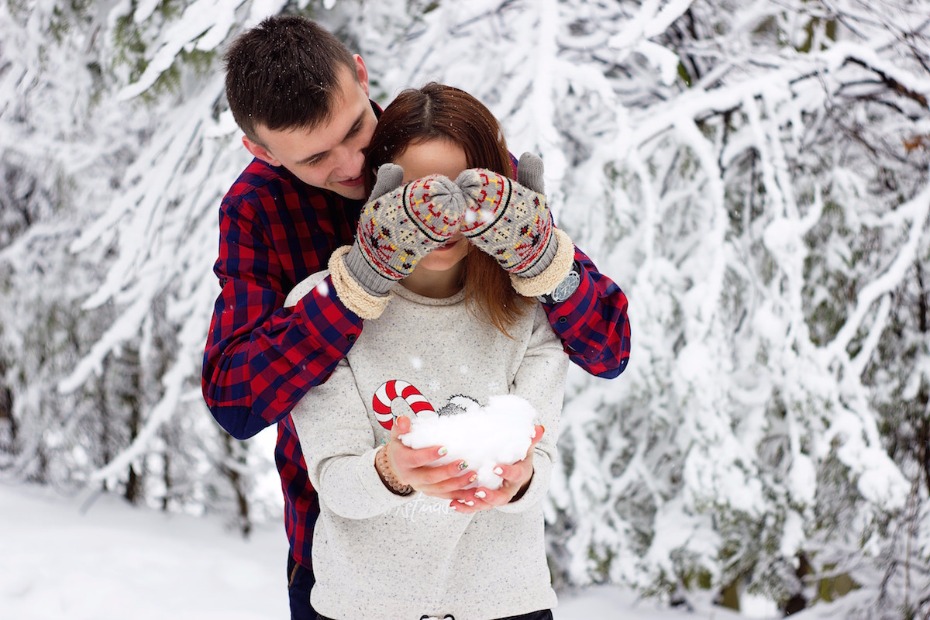 5 Ways to Hang During the Holidays When You're Single