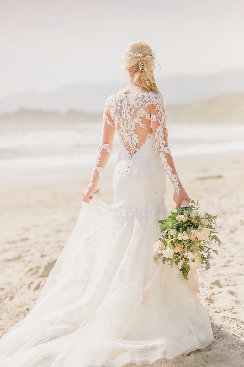 elegant wedding dress by Alessandra Rinaudo