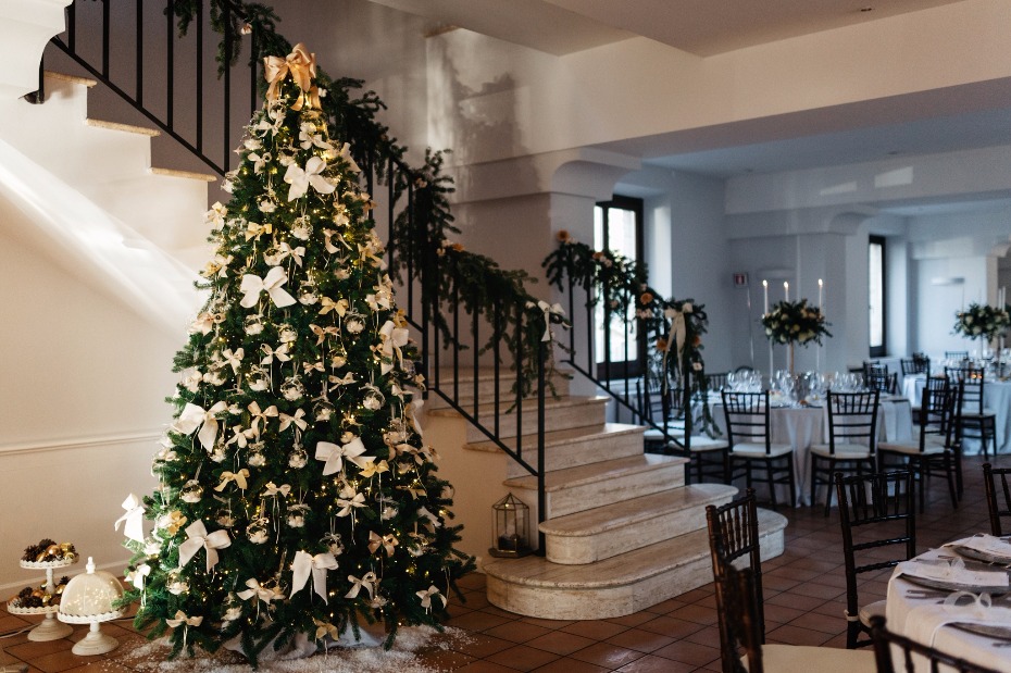 Christmas tree wedding decor