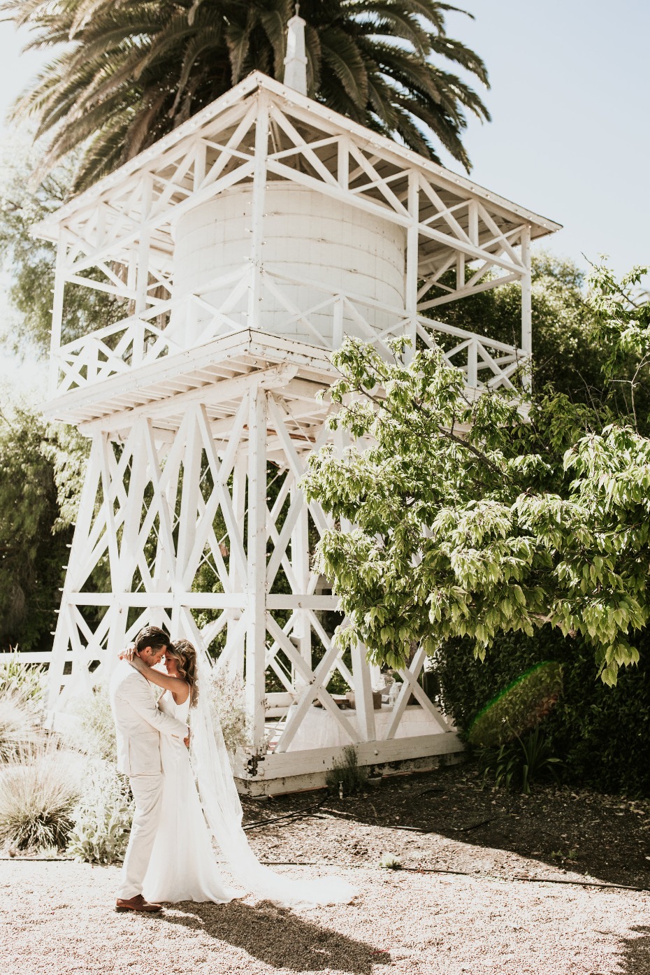 bride and groom wedding photo idea