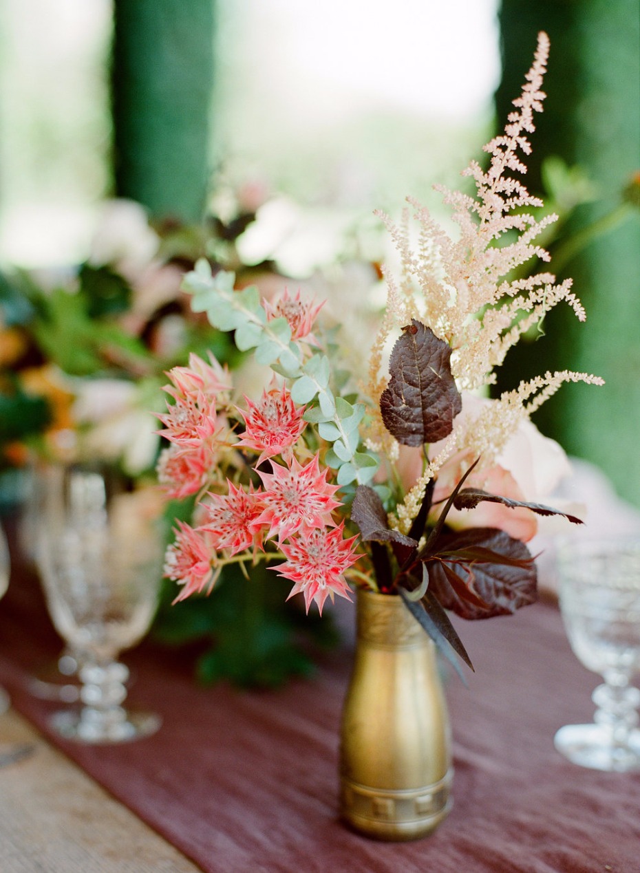 gold and minimal fall floral decor