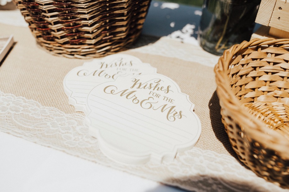 gift table ideas and a cute card that says wishes for the Mr. and Mrs.