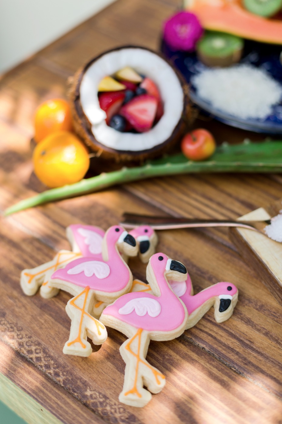 cute flamingo wedding cookies