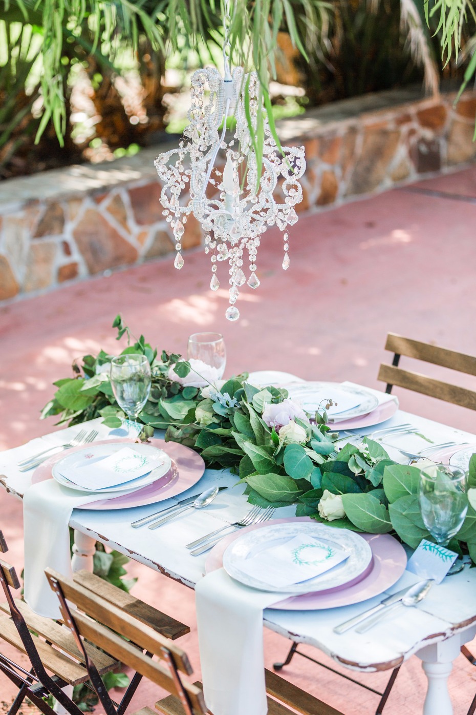 elegant blue and pink wedding table decor