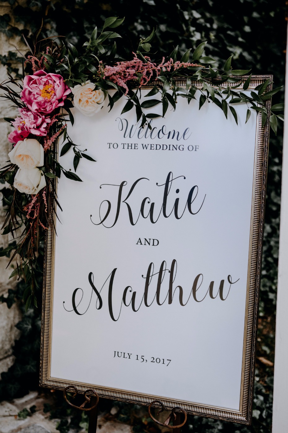Chic welcome wedding sign
