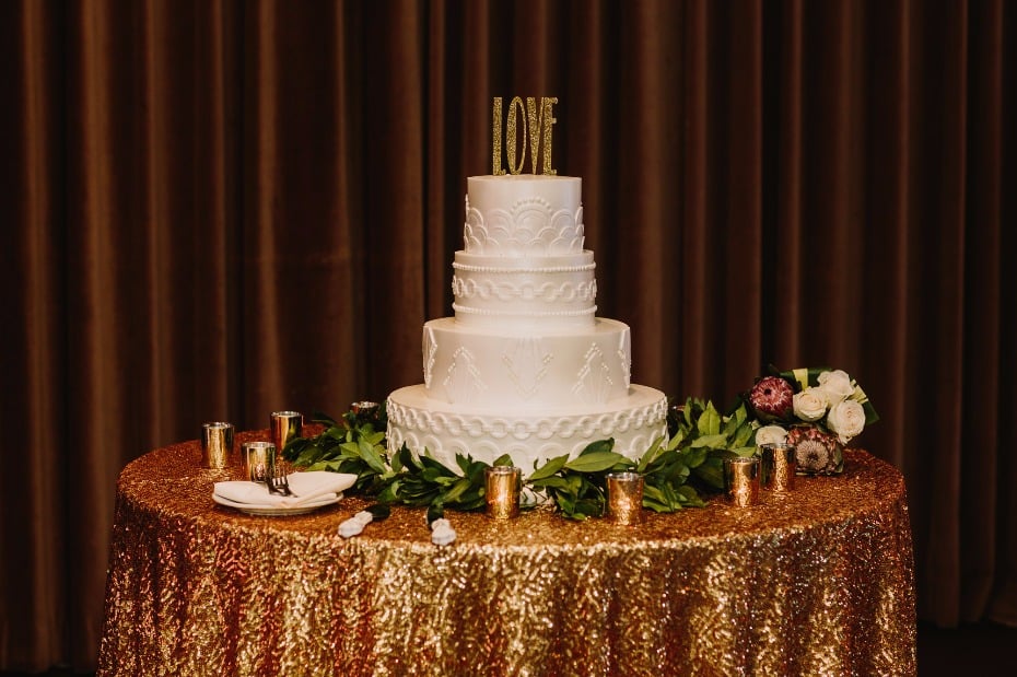 Gold sparkle cake table