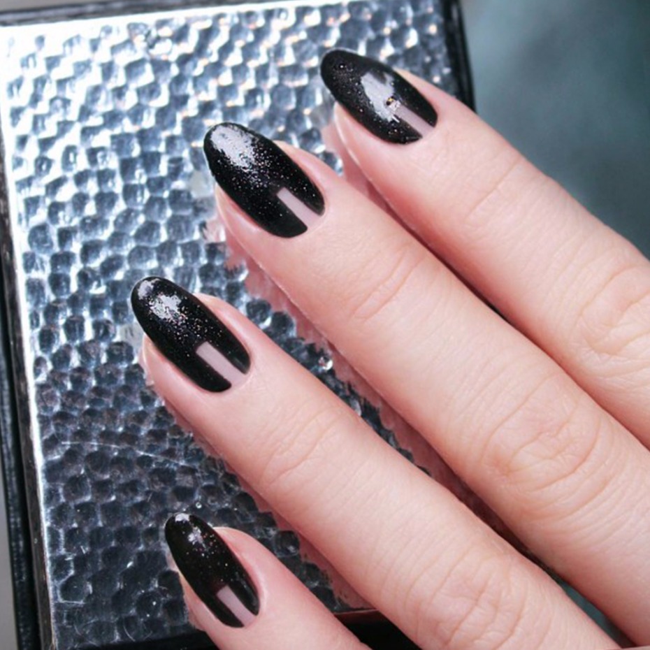 black nails negative space trend