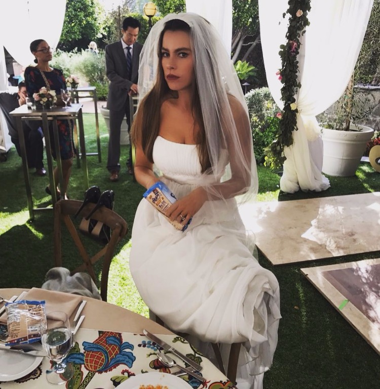 Sofia Vergara Just Approved Snacking at the Wedding
