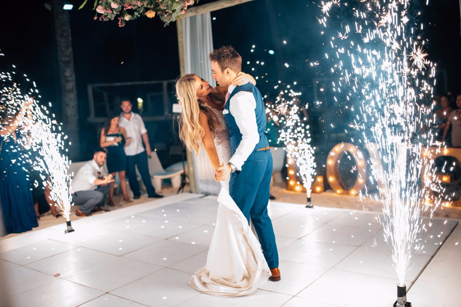 sparkler first dance makes for a dramatic way to dance to your favorite song