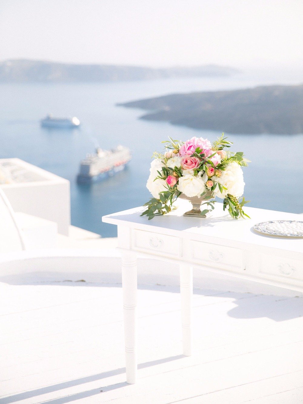 Elegant elopement in Santorini