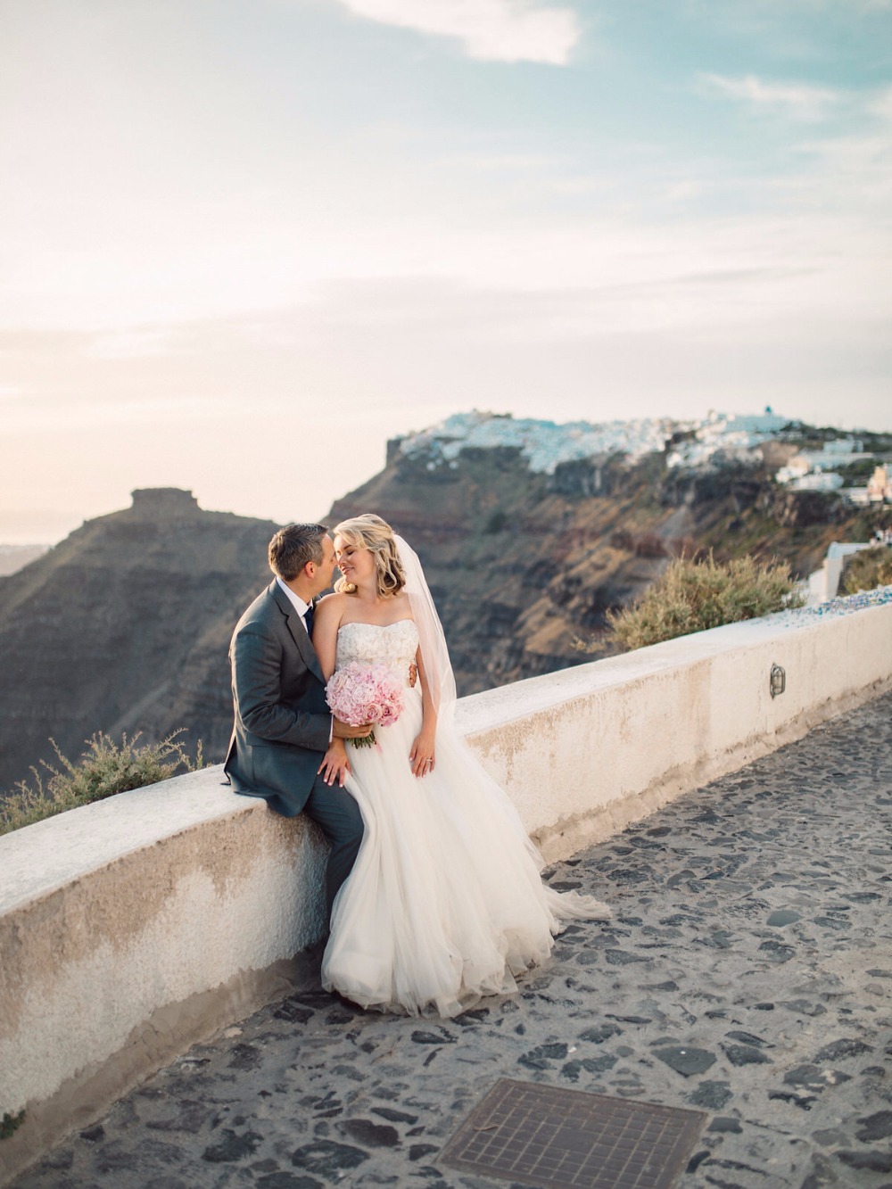 Cliffside elopement in Santorini