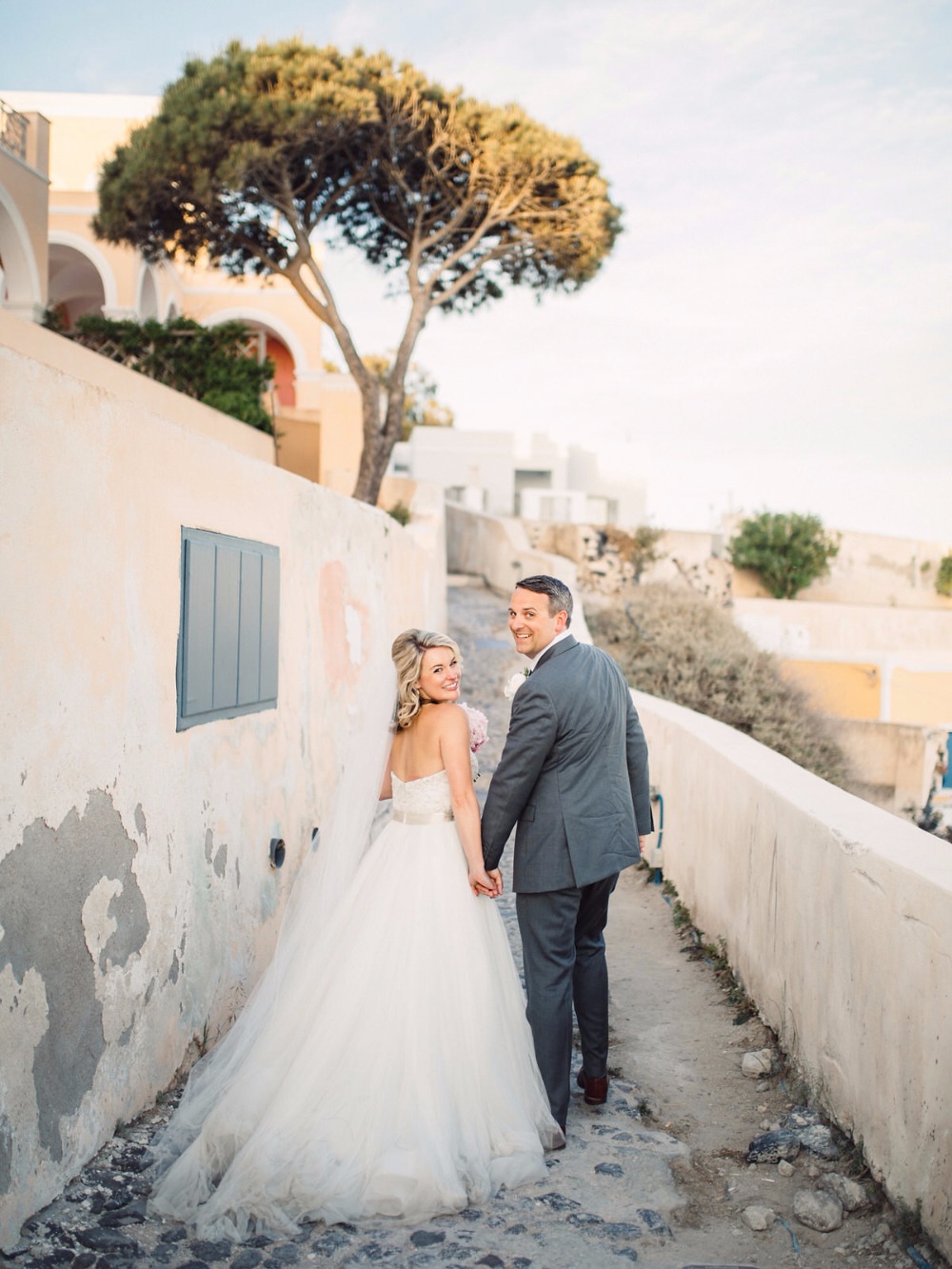 Dreamy elopement in Santorini