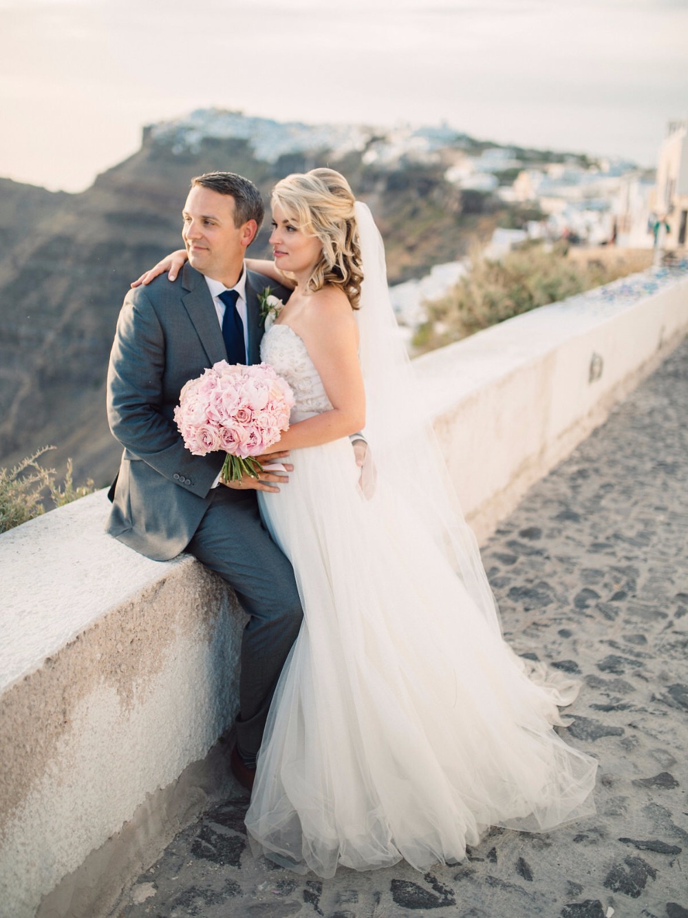 Dreamy elopement in Santorini