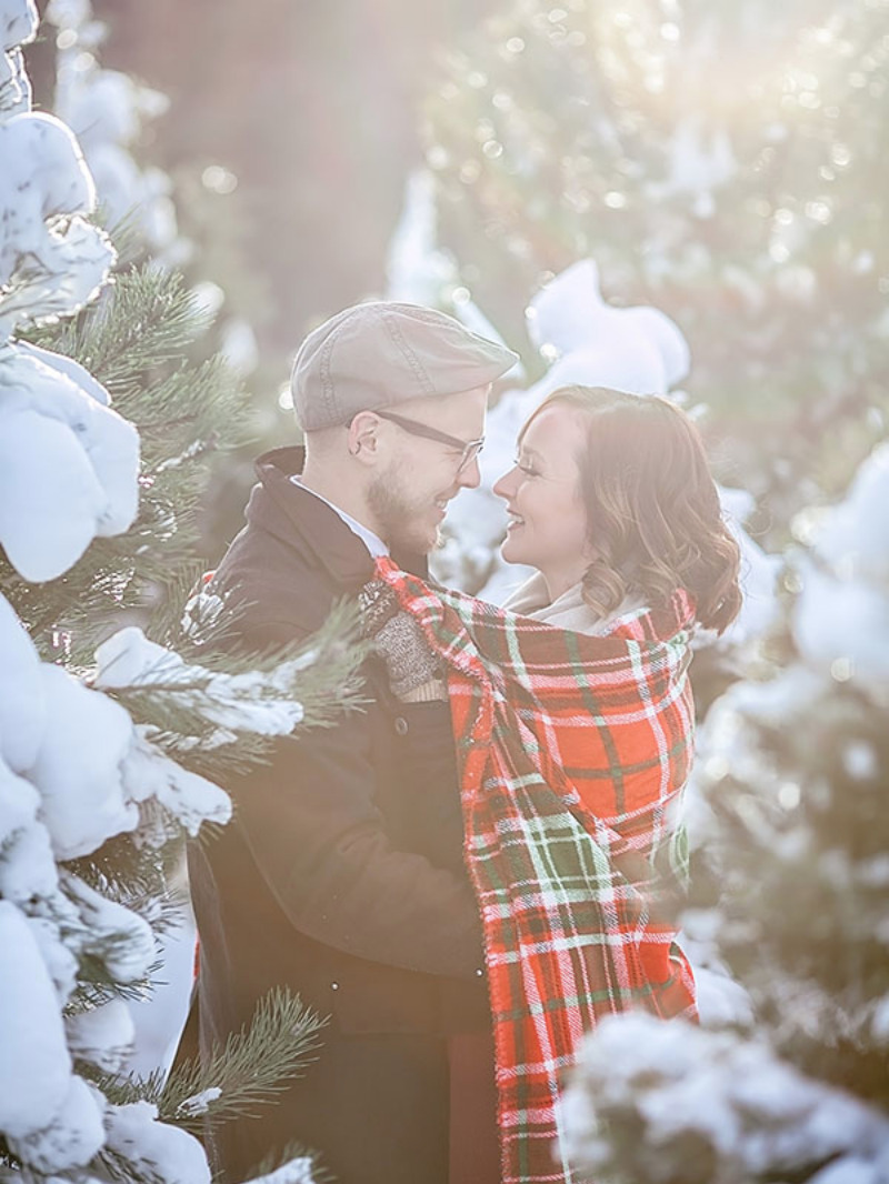 2-winter-time-engagement-ideas-weddingchicks