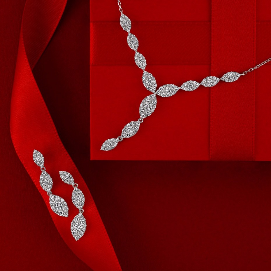 Holiday gift idea for her -diamond necklace and earrings #diamonds