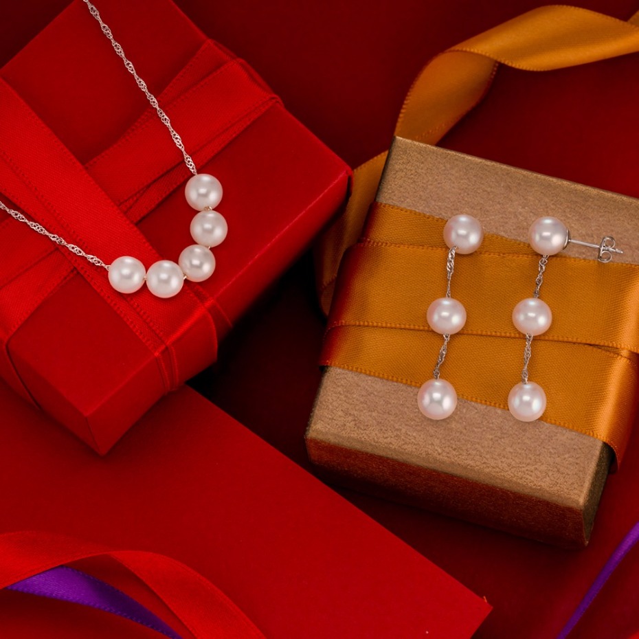 Holiday gift idea for her -classic pearls