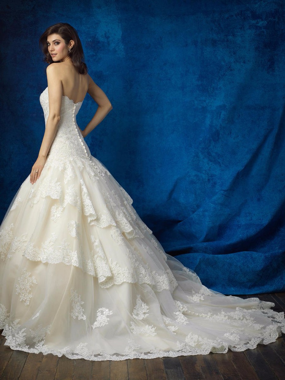 Gorgeous gown from Terry Costa