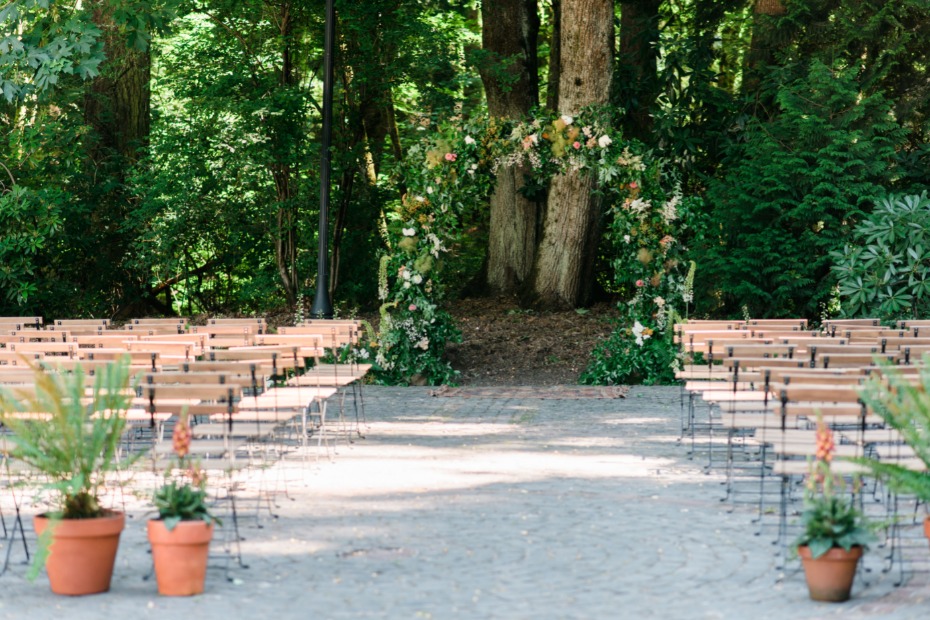 sweet and laid back garden wedding ceremony