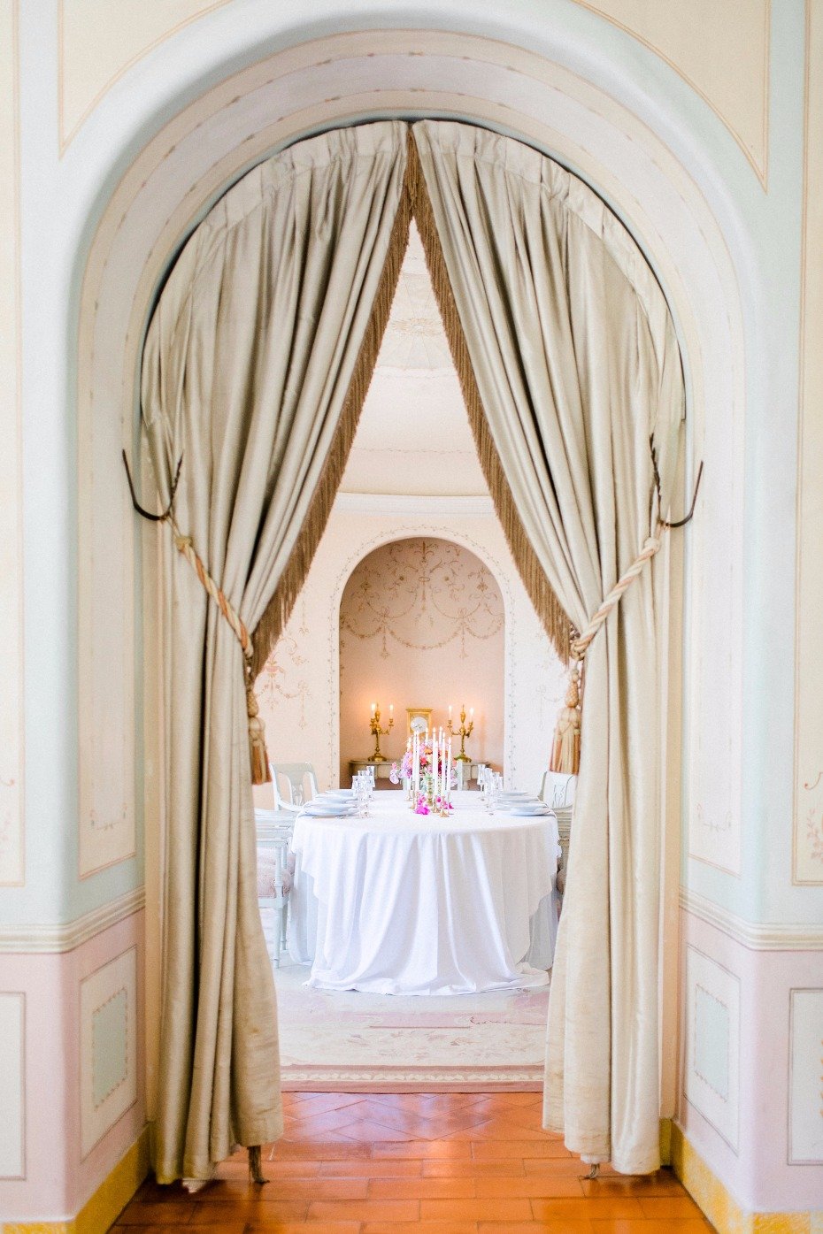 romantic colonial style wedding reception decor