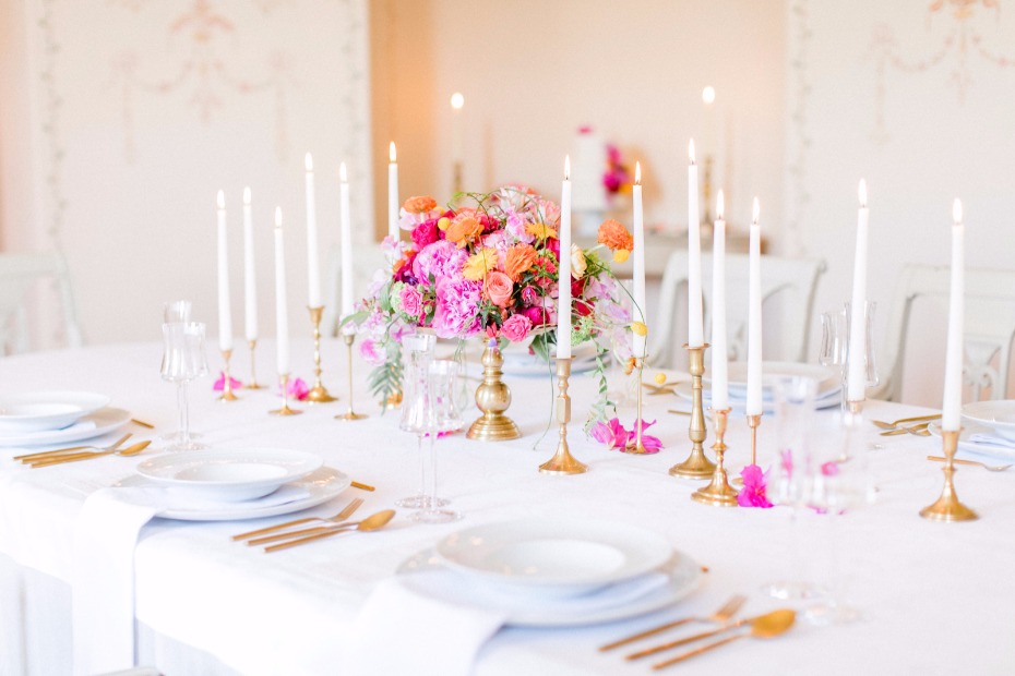 modern classic chic wedding table decor