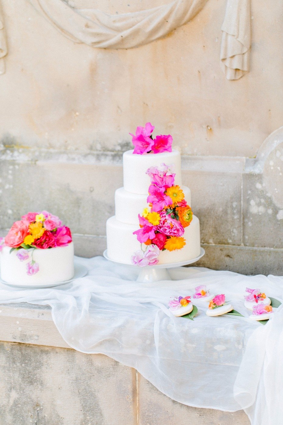 hot pink and orange flower accents for your wedding cak
