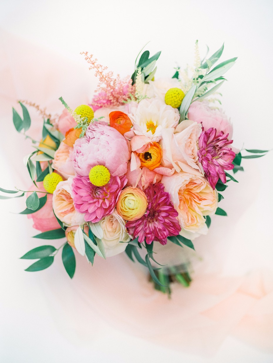 bright pink bouquet of your wedding dreams