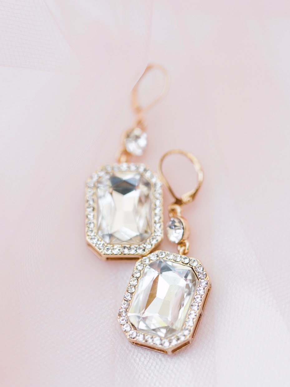 wedding earrings for your glam bridal style