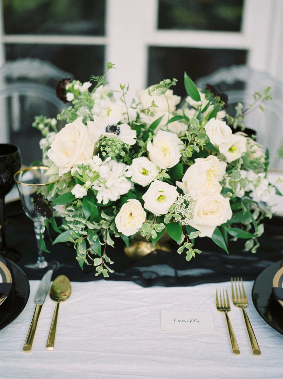 White and green centerpiece with gold flatware