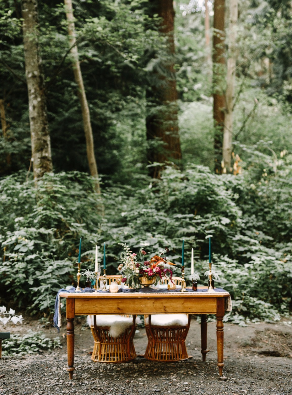 woodland wedding table with a bohemian style