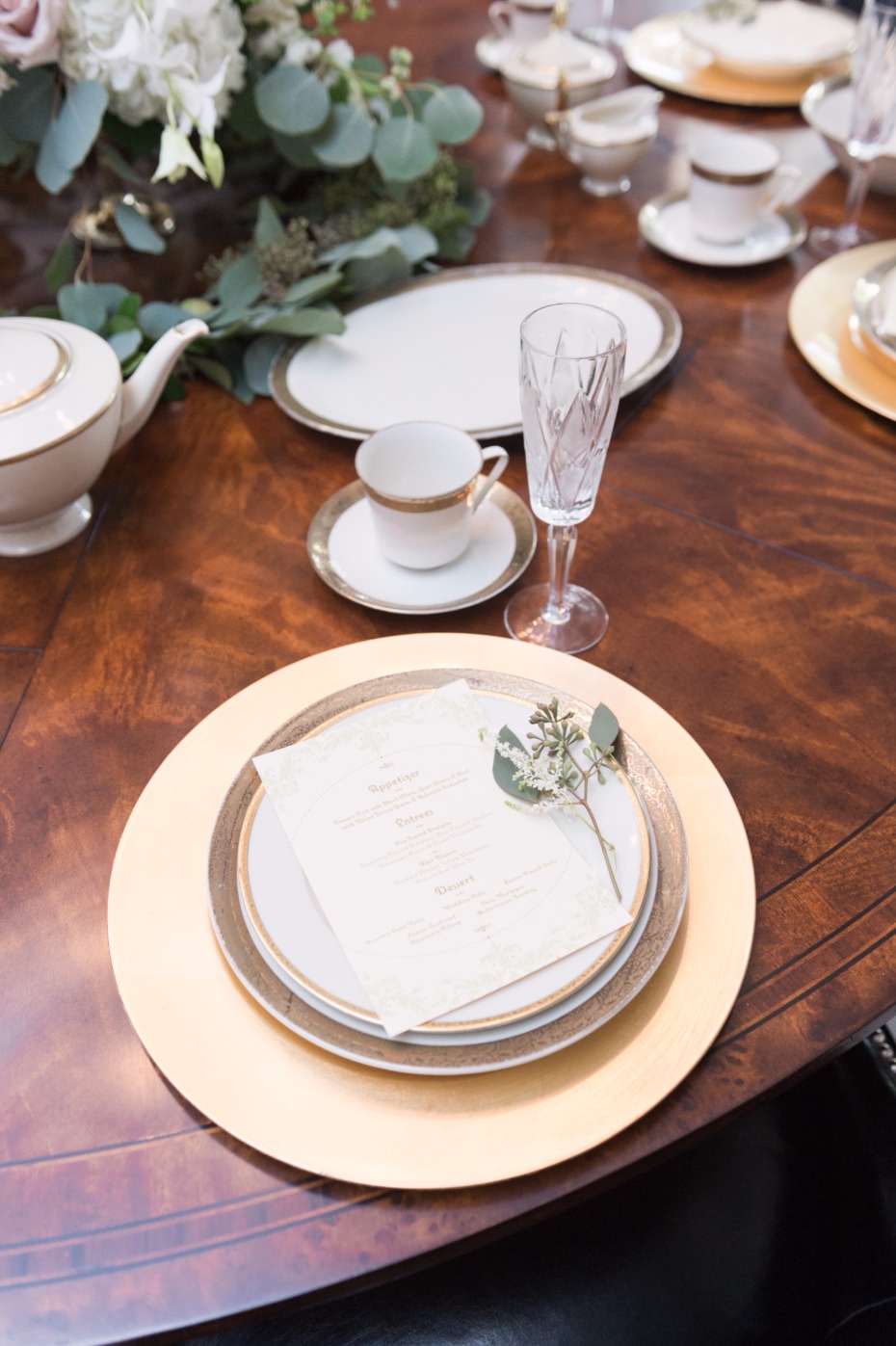 wedding table place setting in white and gold