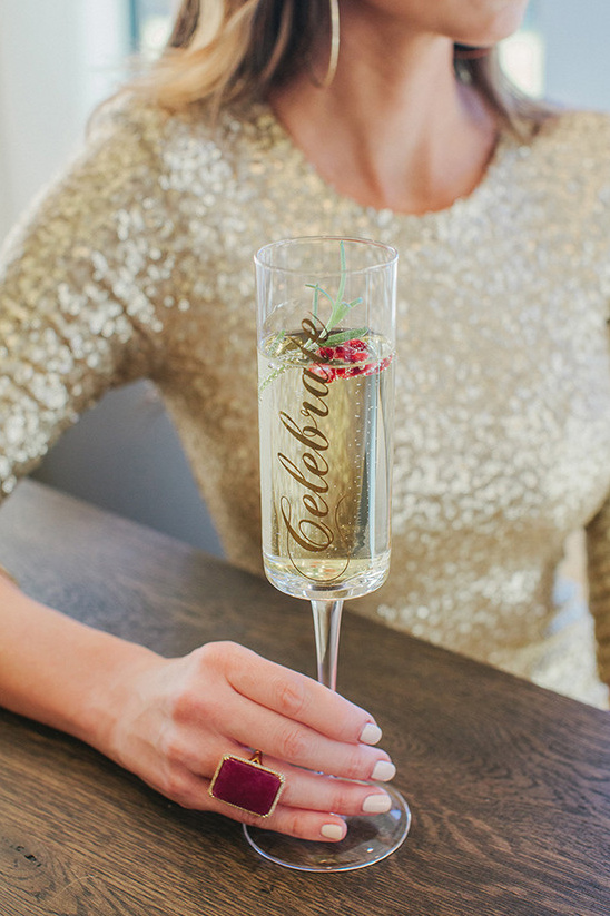 Holiday Pomegranate Champagne Cocktail @weddingchicks