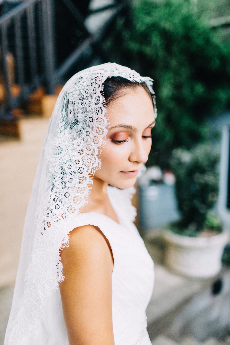 Lace bridal veil