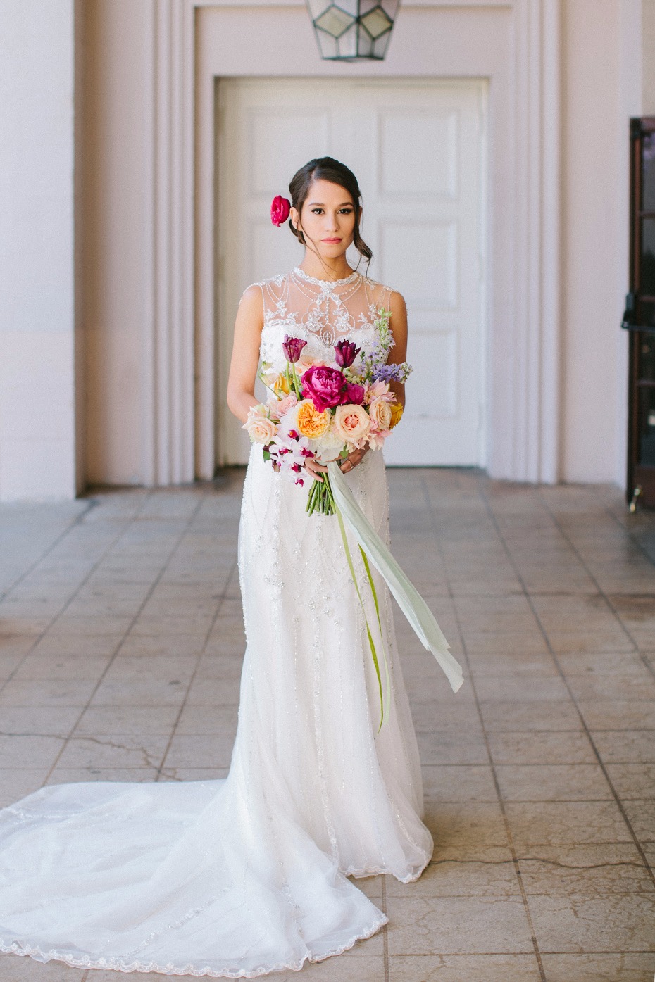 Gorgeous bridal look with a colorful bouquet