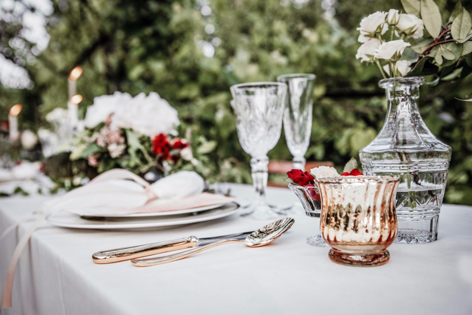 elegant rose garden wedding reception table decor