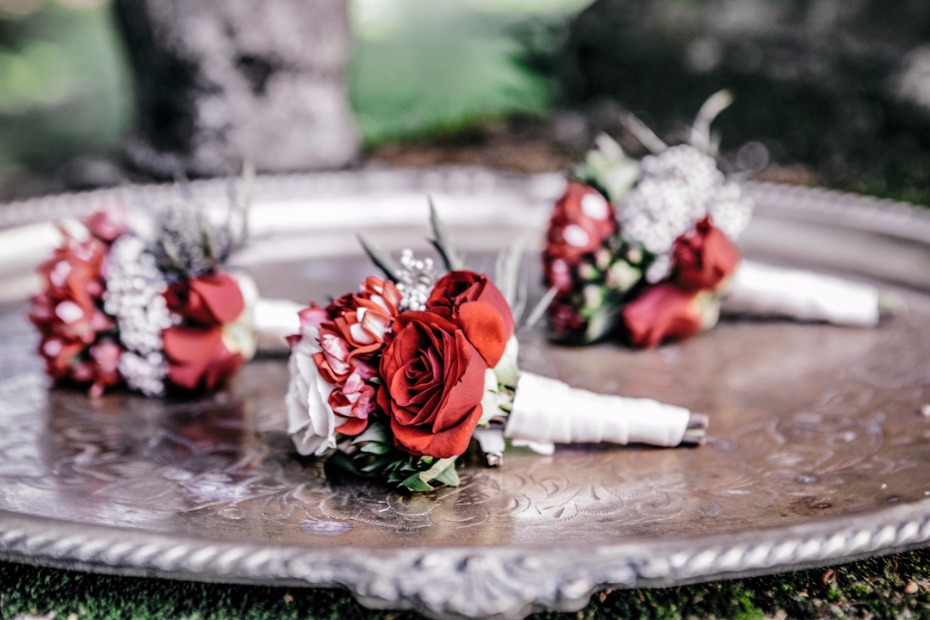boutonnieres for your red rose white wedding